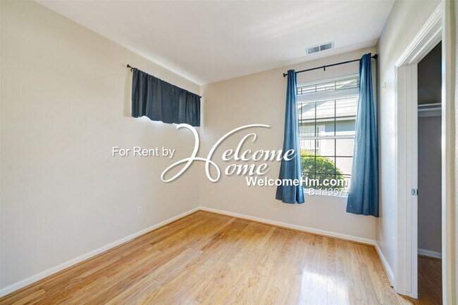 Building Photo - Beautiful Single Story Home In Double Diam...