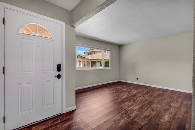 Building Photo - 1035 Mohr Ln