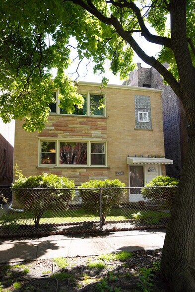 Building Photo - 2309 W Arthur Ave
