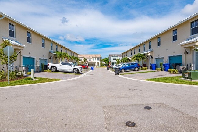 Building Photo - 1040 Eucalyptus Dr
