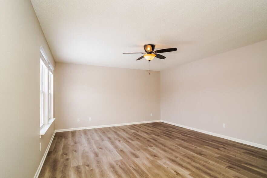 Building Photo - 9058 Bayview Cir