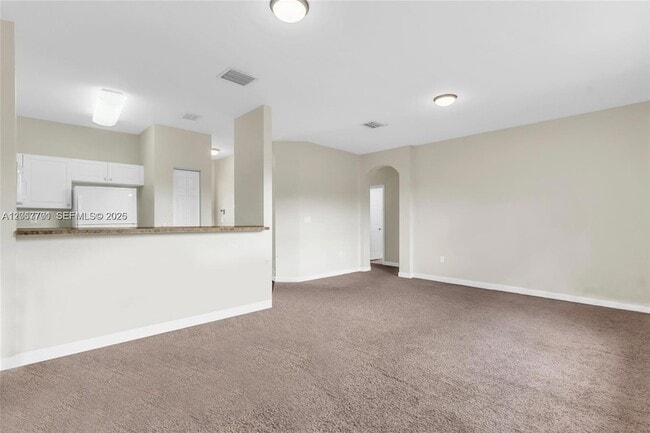 Building Photo - 1395 NE 33rd Ave