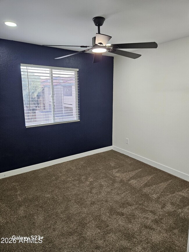 Building Photo - 623 W Guadalupe Rd