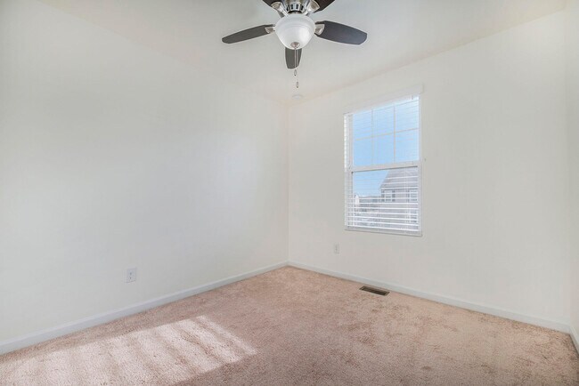 Building Photo - 329 Glenhurst Blvd