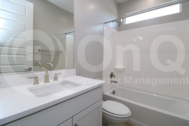 Building Photo - 5976 E Quail Ave