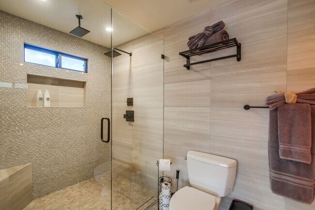 Building Photo - 745 Island Ct