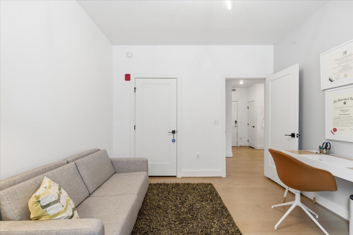 Building Photo - 1411 Key Blvd
