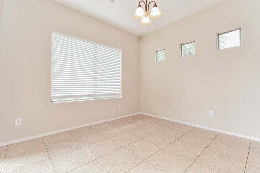 Building Photo - 15629 W MacKenzie Dr