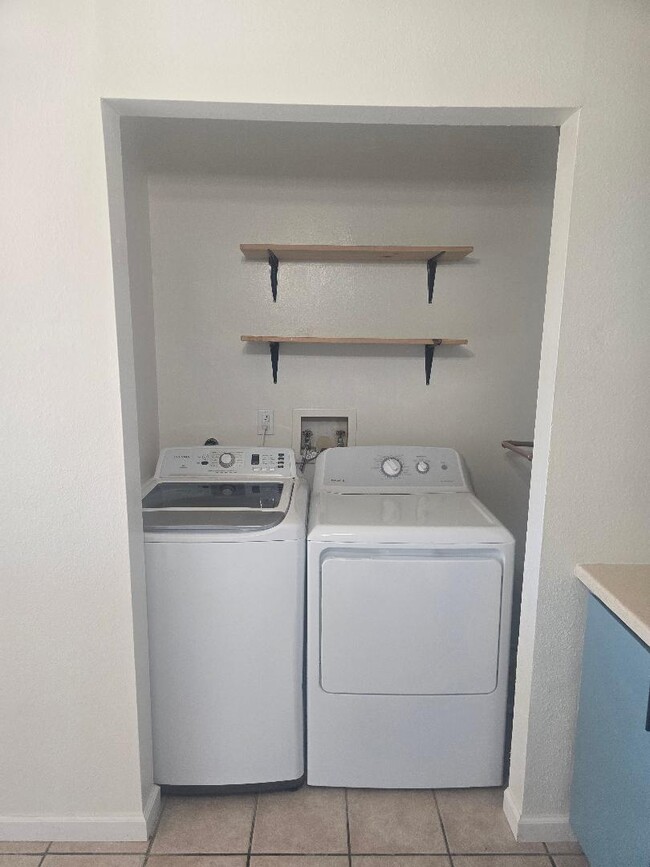 Building Photo - 1719 Siri Dharma Ct