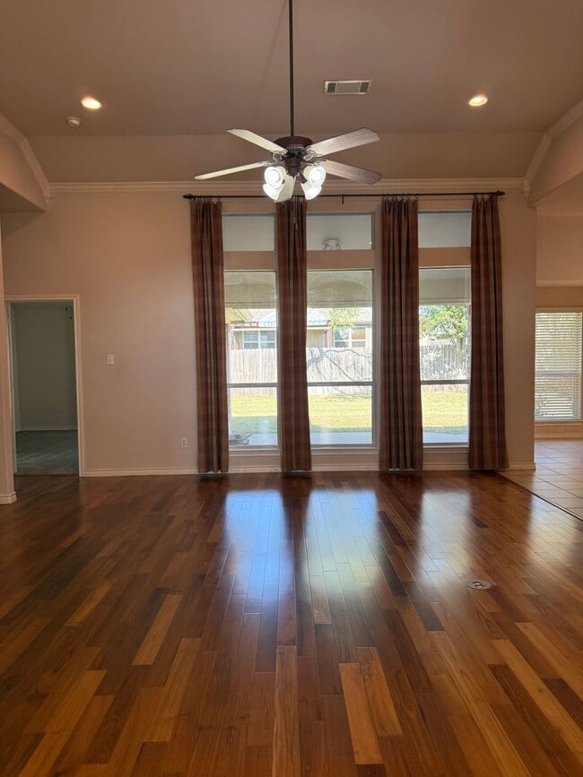 Building Photo - Home for the Holidays 4/2/2 with Fireplace - Wonderful YARD - Community Pool