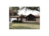 Building Photo - 1067 Elmwood Dr