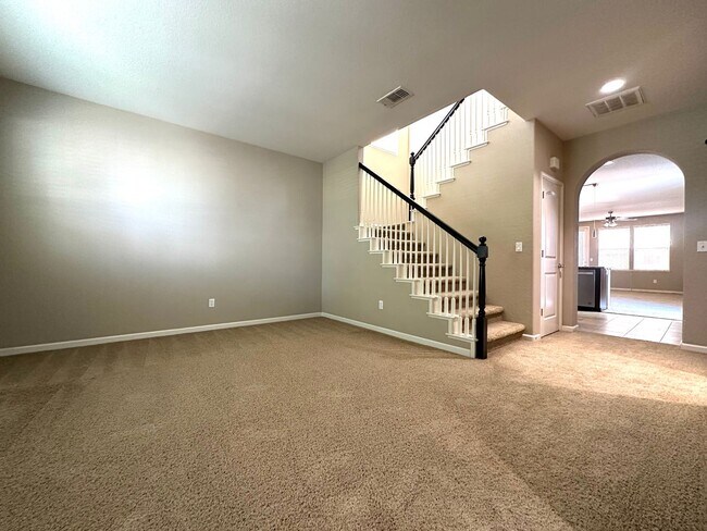 Building Photo - Spacious Home in Prime Turlock Location