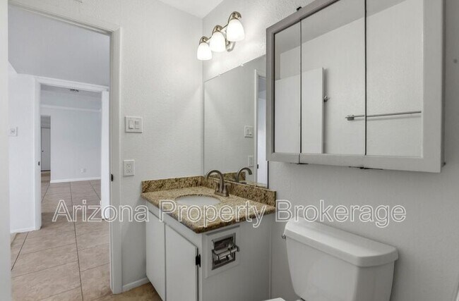 Building Photo - 1704 E Bell De Mar Dr