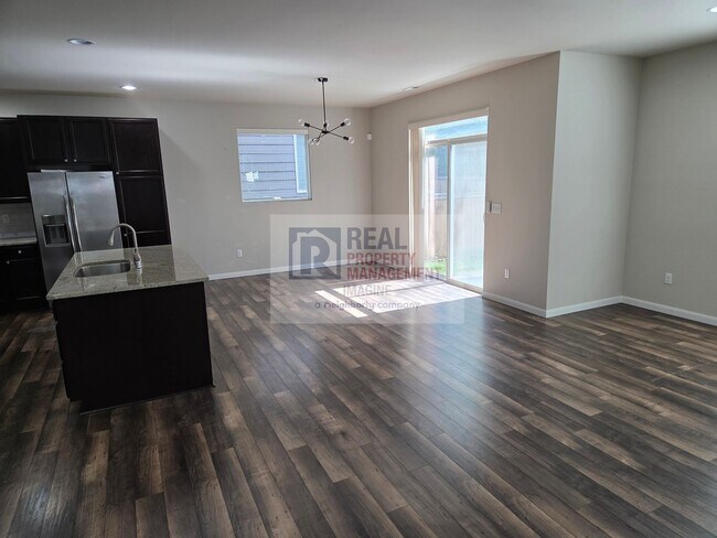 Building Photo - Modern 3 Bedroom, 2.5 Bath Home In Quiet Community!