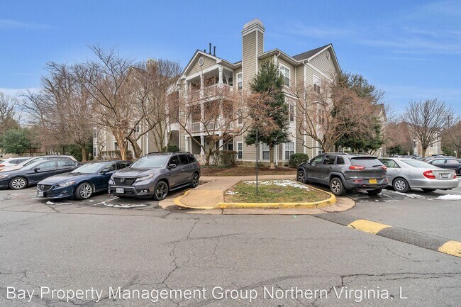 Building Photo - 1705 Lake Shore Crest Dr