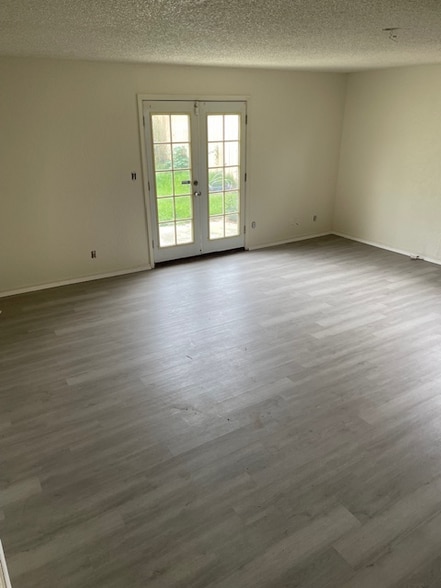 Building Photo - 4639 E Hamilton Ave