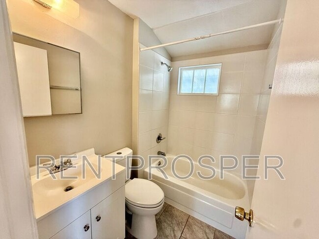 Building Photo - 728 Arlington St