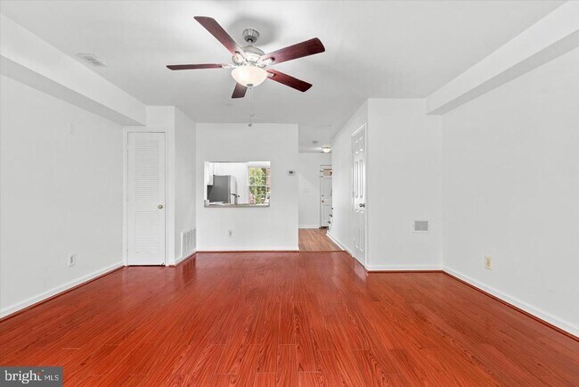 Building Photo - 8123 Kingsway Ct