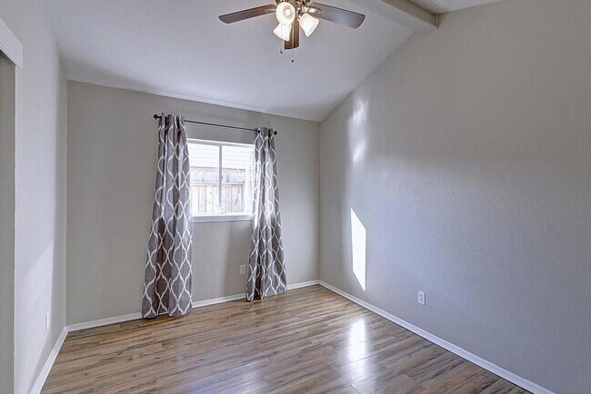Building Photo - 913 St Timothy St