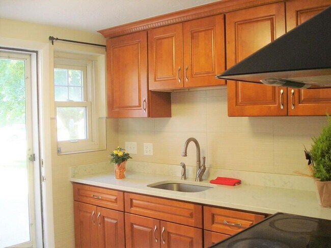 Kitchen - 100 Emerson Gardens Rd