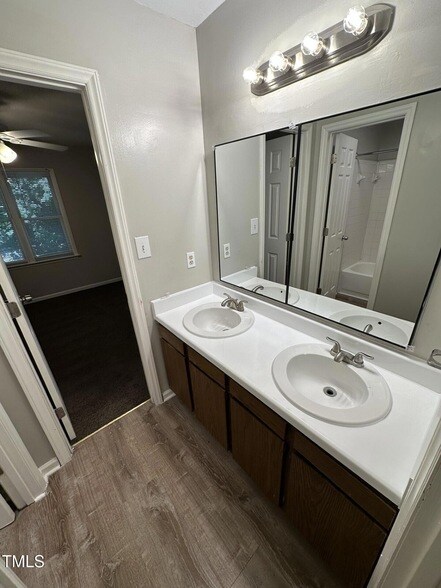 Building Photo - 925 Hearthridge Ct