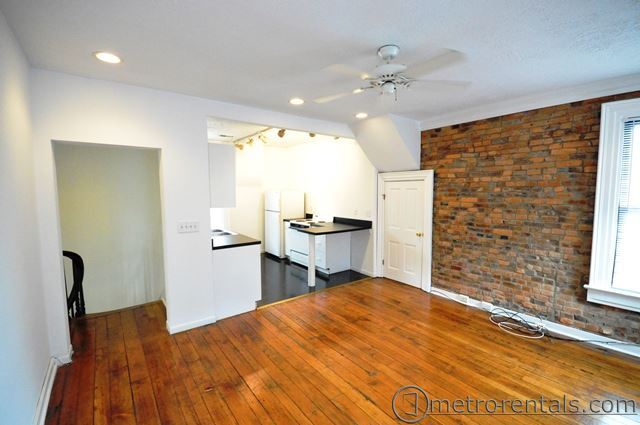 Living Room - 321 E Livingston Ave