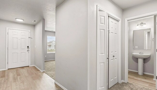 Building Photo - 4 Bed 2.5 bath with a 3 car garage