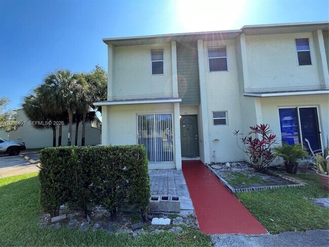 Building Photo - 781 Crystal Lake Dr