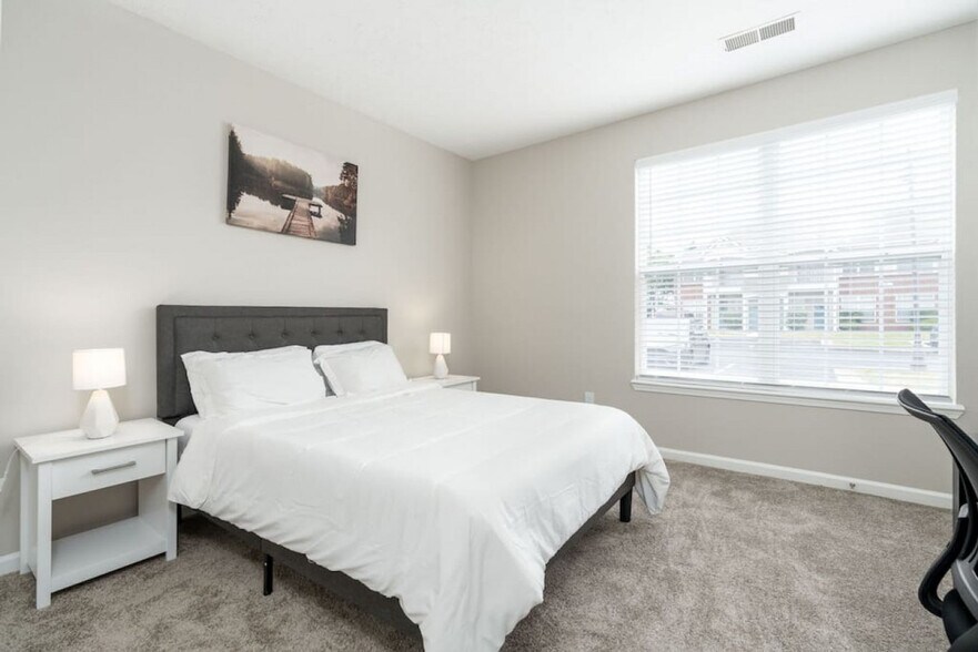 Building Photo - 65 Balmoral Way