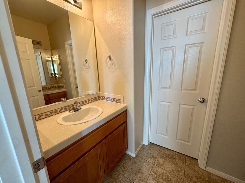 Building Photo - 3906 Rill Ct