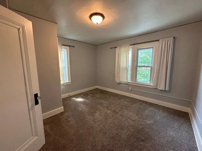 Building Photo - Adorable Three Bedroom Home with Central Air!