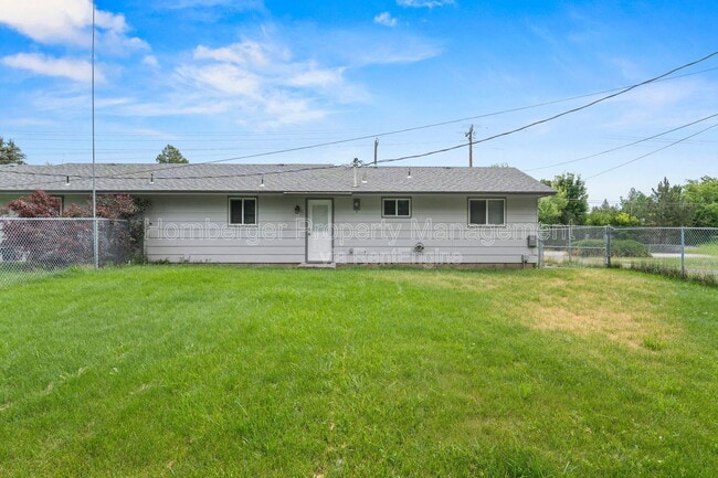 Building Photo - 3816 S Bowdish Rd
