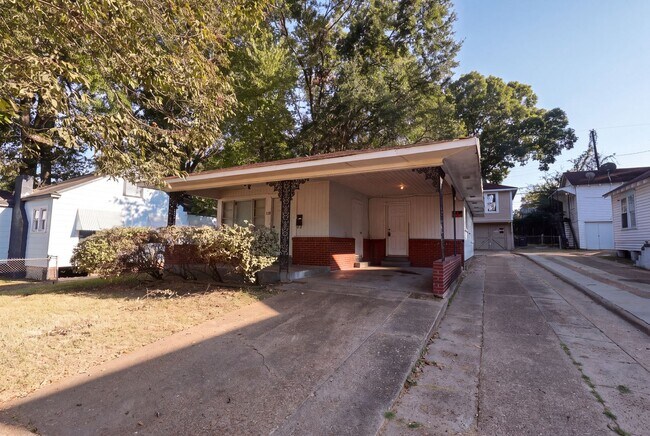 Building Photo - 131 Lister St