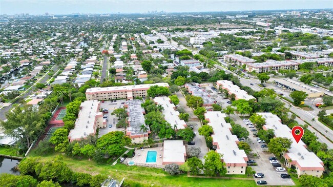 Building Photo - 136 S Cypress Rd