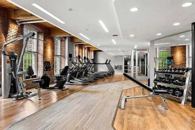 Building Photo - 130 John St