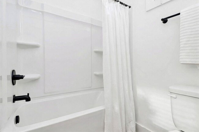 Building Photo - 206 Nelson Ave