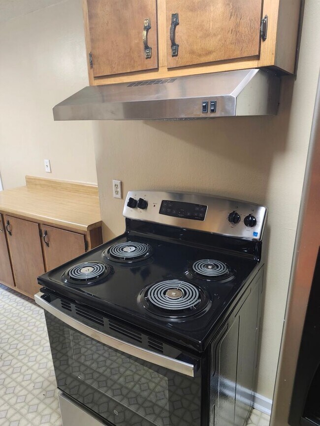 Building Photo - 301 Gaile Ave