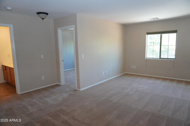 Building Photo - 3643 E Hyatt Ln