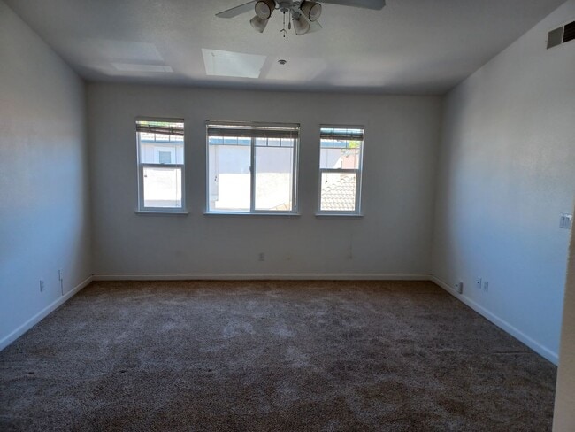 Building Photo - Paradise Valley