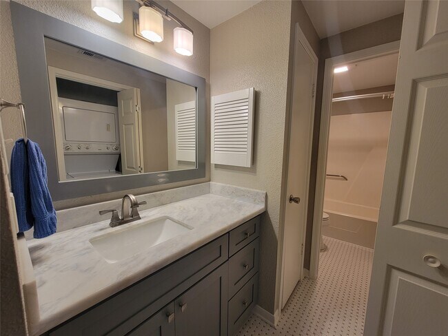 Building Photo - 5711 Sugar Hill Dr