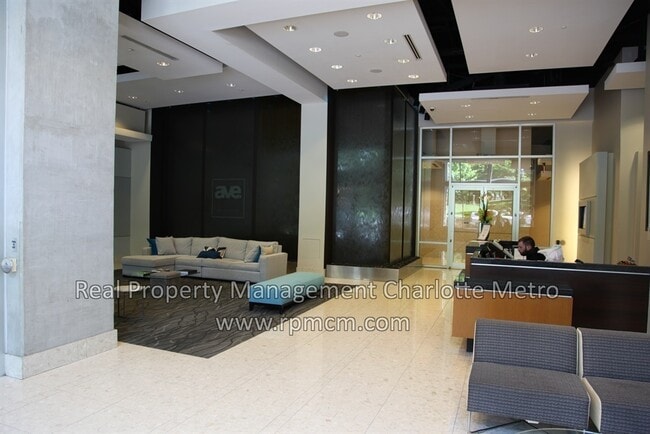 Building Photo - Fabulous Uptown View from 33rd Story Suite