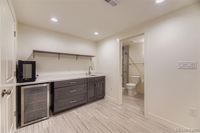 Building Photo - 539 S Upham St