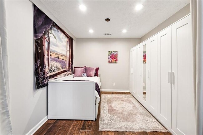 Building Photo - 6808 Glenridge Dr