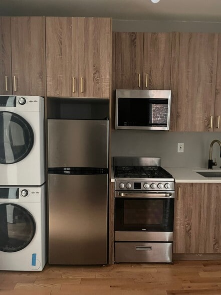 Building Photo - 21 Reed St