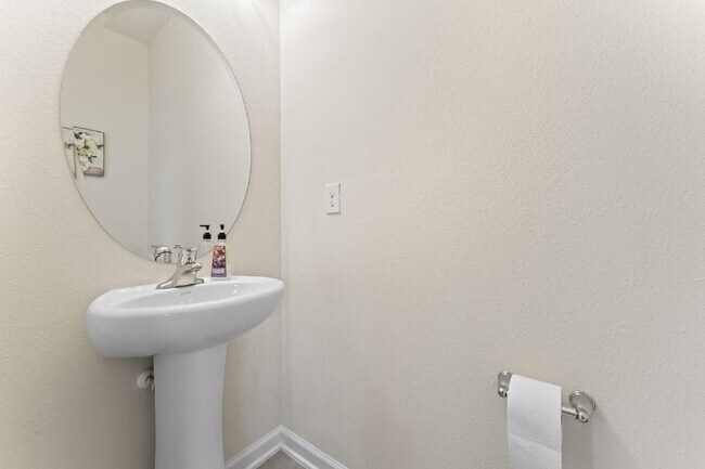 Building Photo - Beautiful 3/2.5 Townhome available for rent in Oakleaf