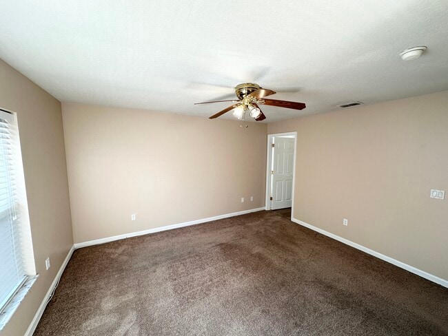 Building Photo - 23 Eton Ln