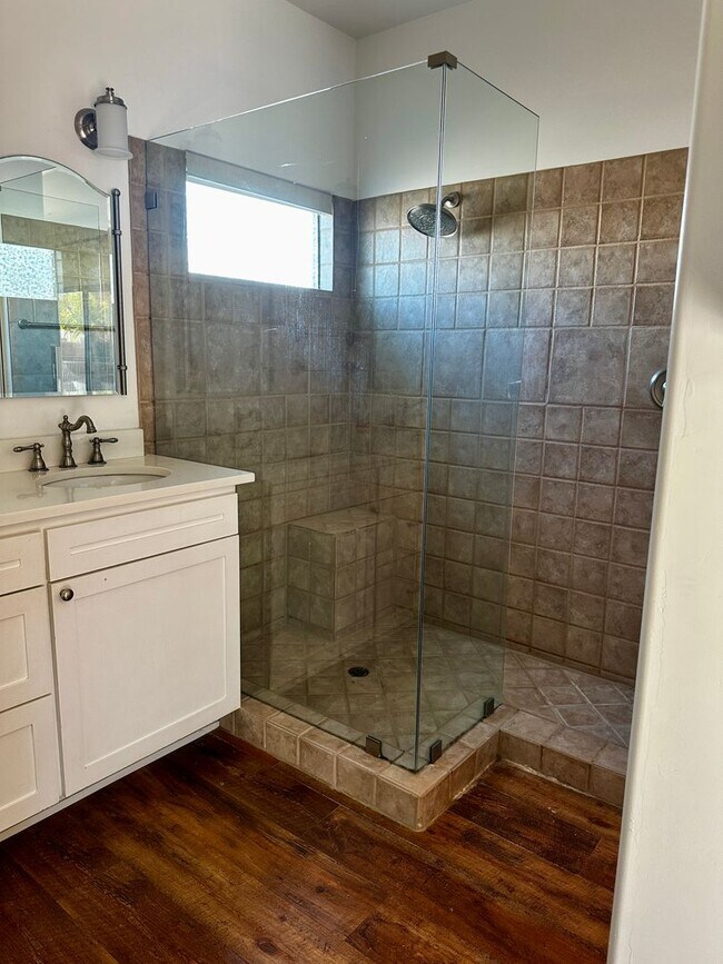 Building Photo - Custom pool/spa home for rent