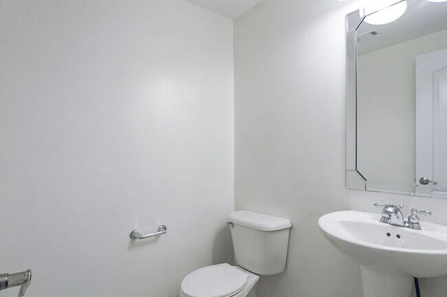 Building Photo - 164 Village Ln