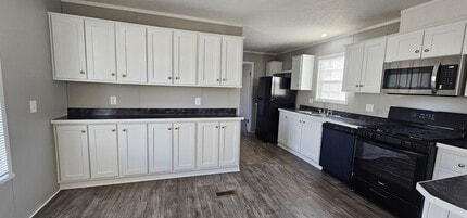 Building Photo - 229 Magnolia Pl