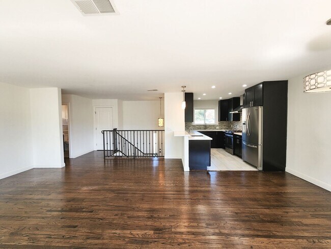 Building Photo - 3 bedroom 3 bathroom hillside Pacifica home with serene views